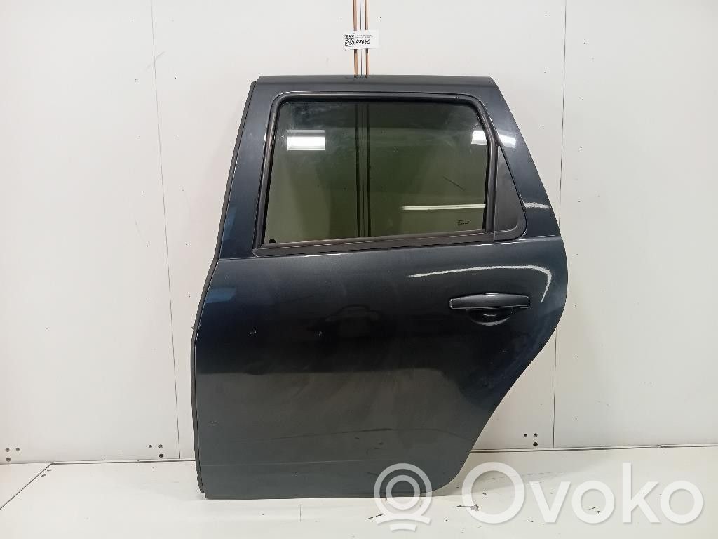 Aizmugurējās durvis   821014570R,H4M740