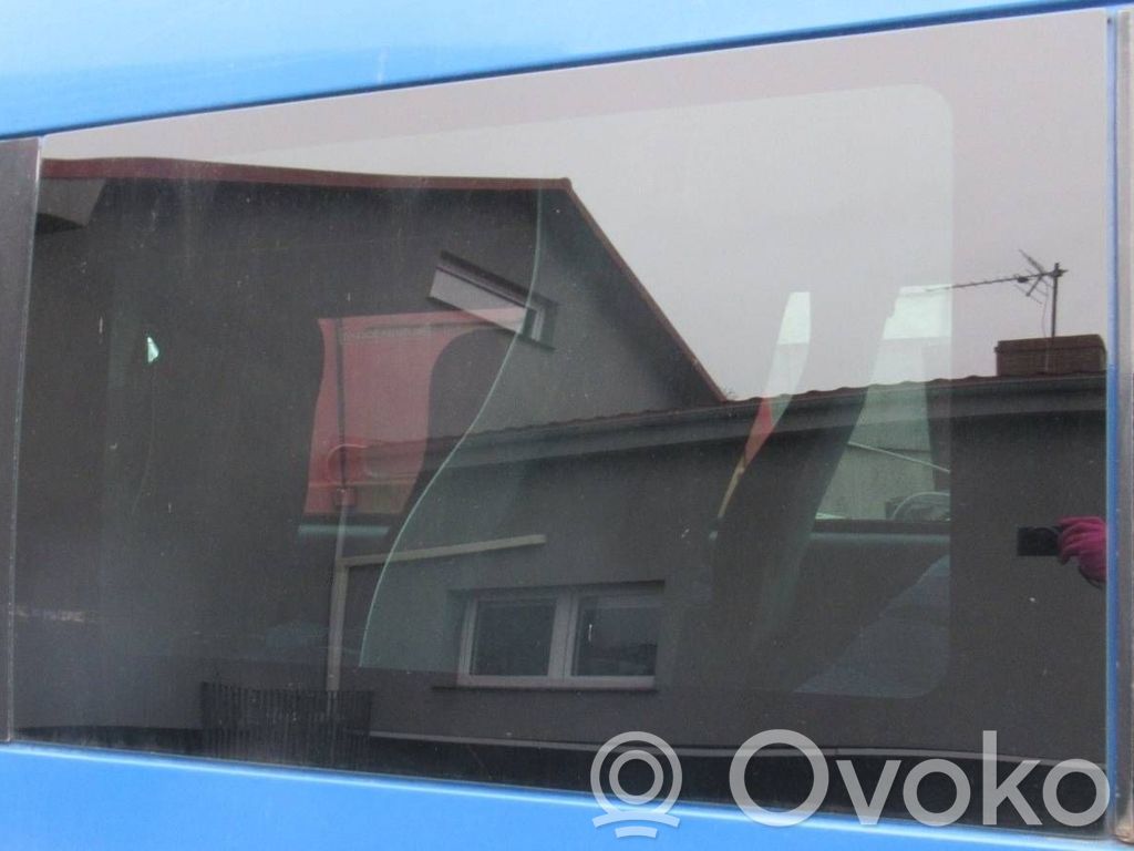 Side middle window/glass