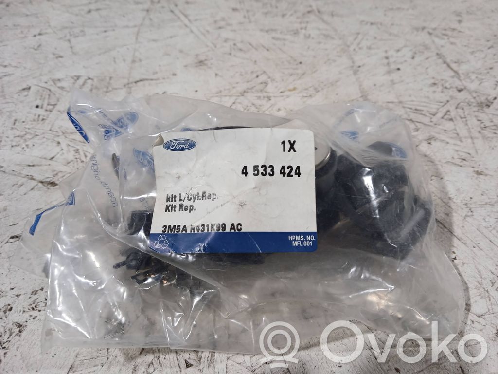 Ford Focus Engine bonnet/hood lock/catch 