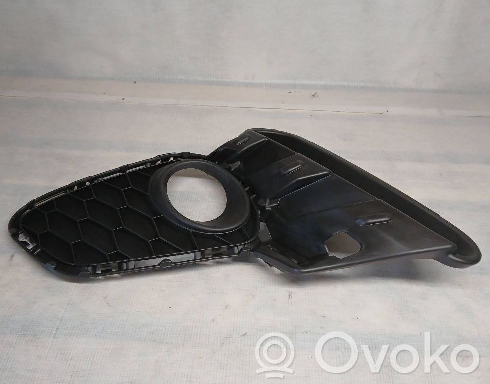 Mazda 3 II Grilă/ornament proiector ceață față 