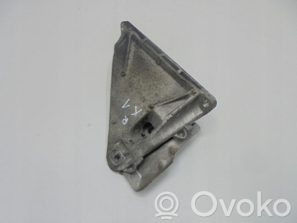 Engine mounting bracket   6770052