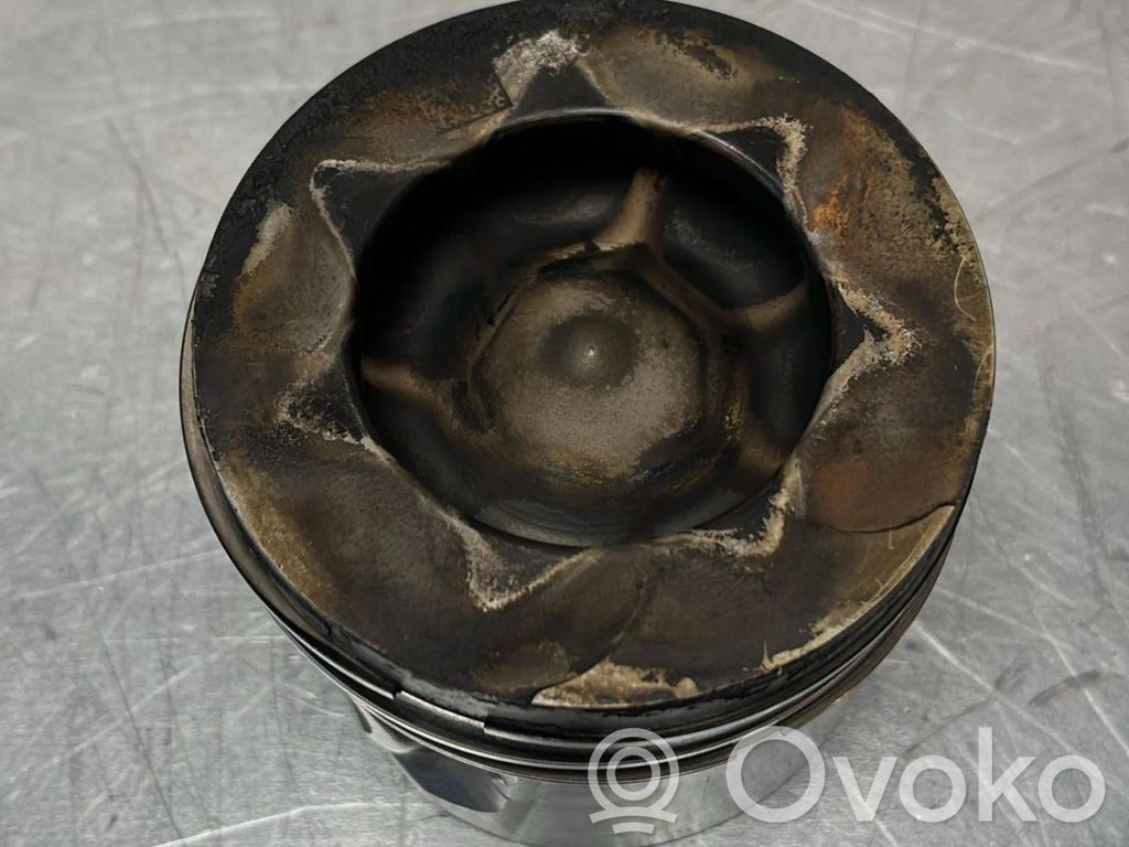 Renault Master III Piston 