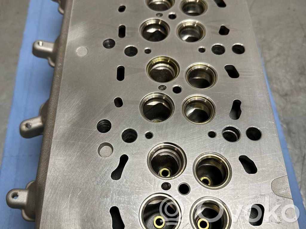 Volkswagen Transporter - Caravelle T5 Engine head 