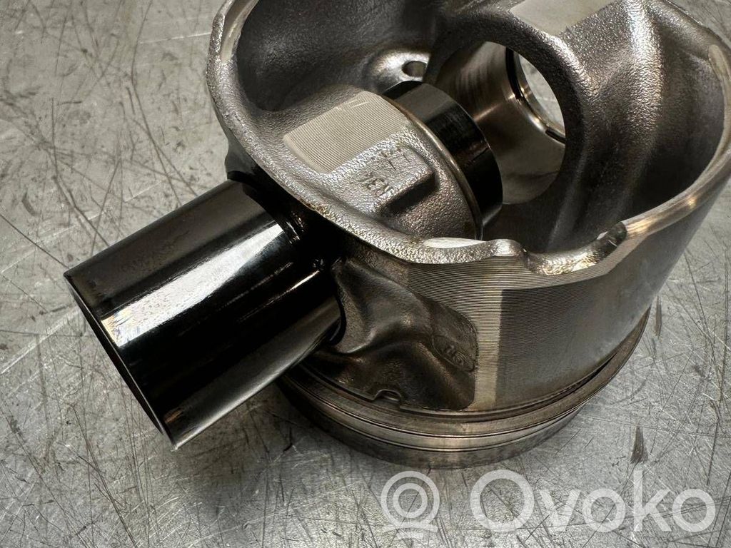 Renault Master III Piston 