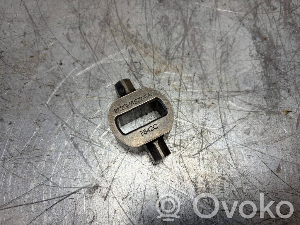 Ford Transit Alipainepumppu 