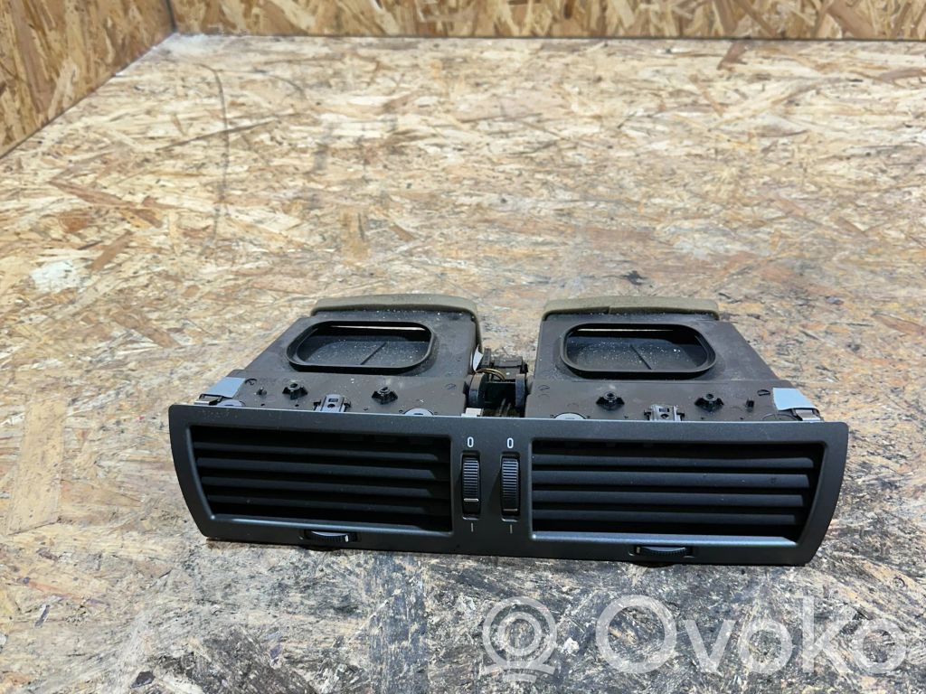 BMW 7 E65 E66 Centrinės oro grotelės 