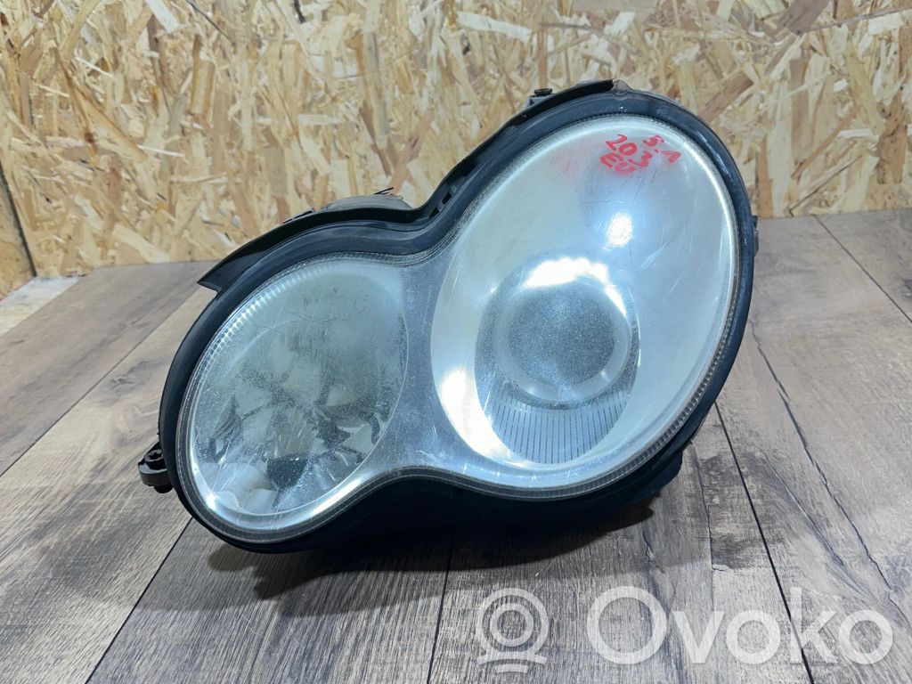 Mercedes-Benz C W203 Lampa przednia 