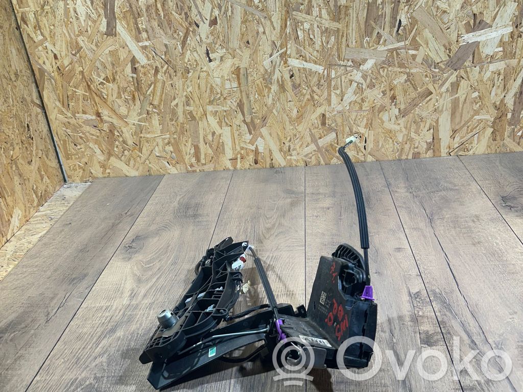 Opel Insignia B Front door lock 
