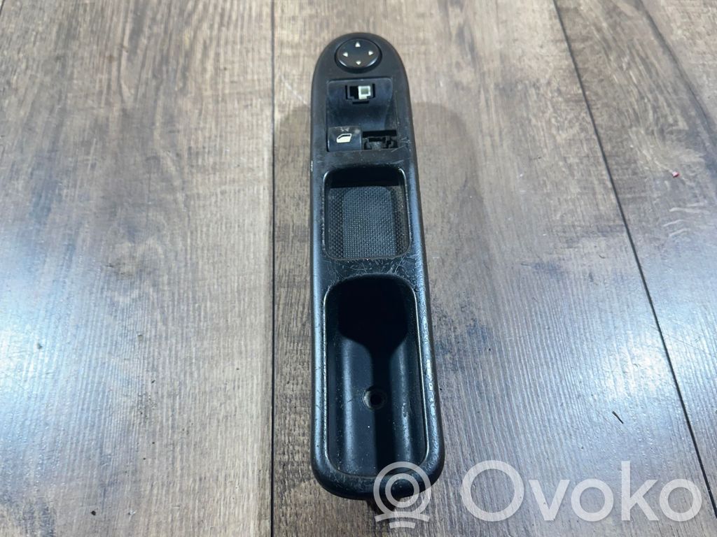 Peugeot 307 Electric window control switch 