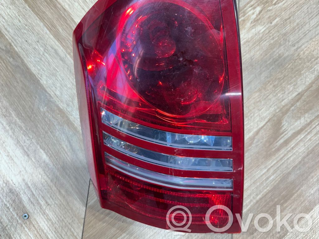 Chrysler 300 - 300C Задний фонарь в кузове 
