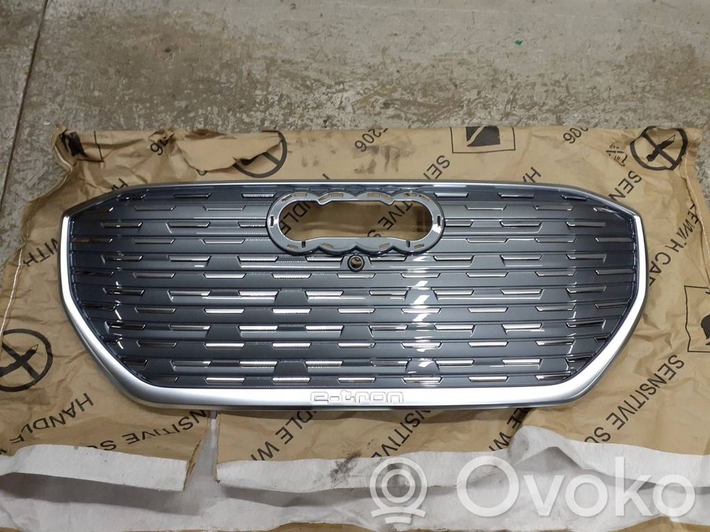 Maskownica / Grill / Atrapa górna chłodnicy   894853651B,894853653B