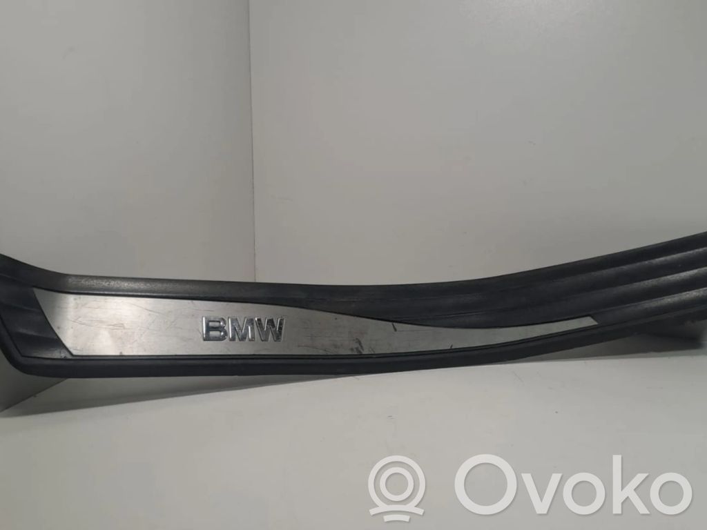 BMW 5 E60 E61 Moldura protectora del borde trasero 