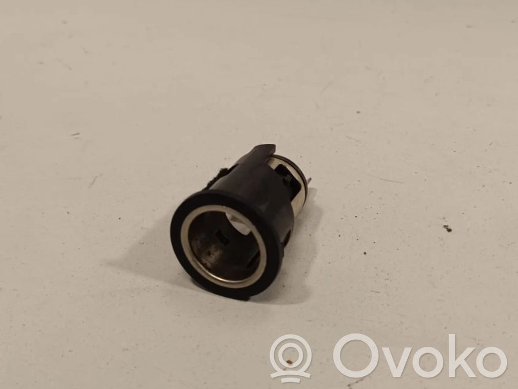 Nissan Navara D40 12V Steckdose vorne 