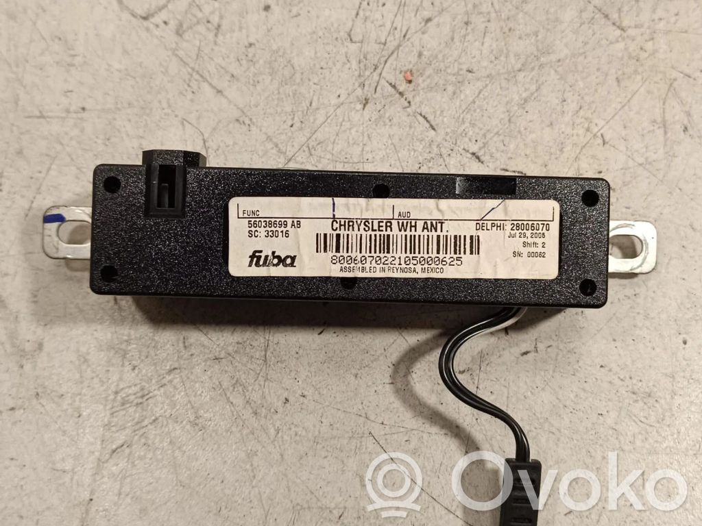 Jeep Grand Cherokee (WK) Aerial antenna amplifier 