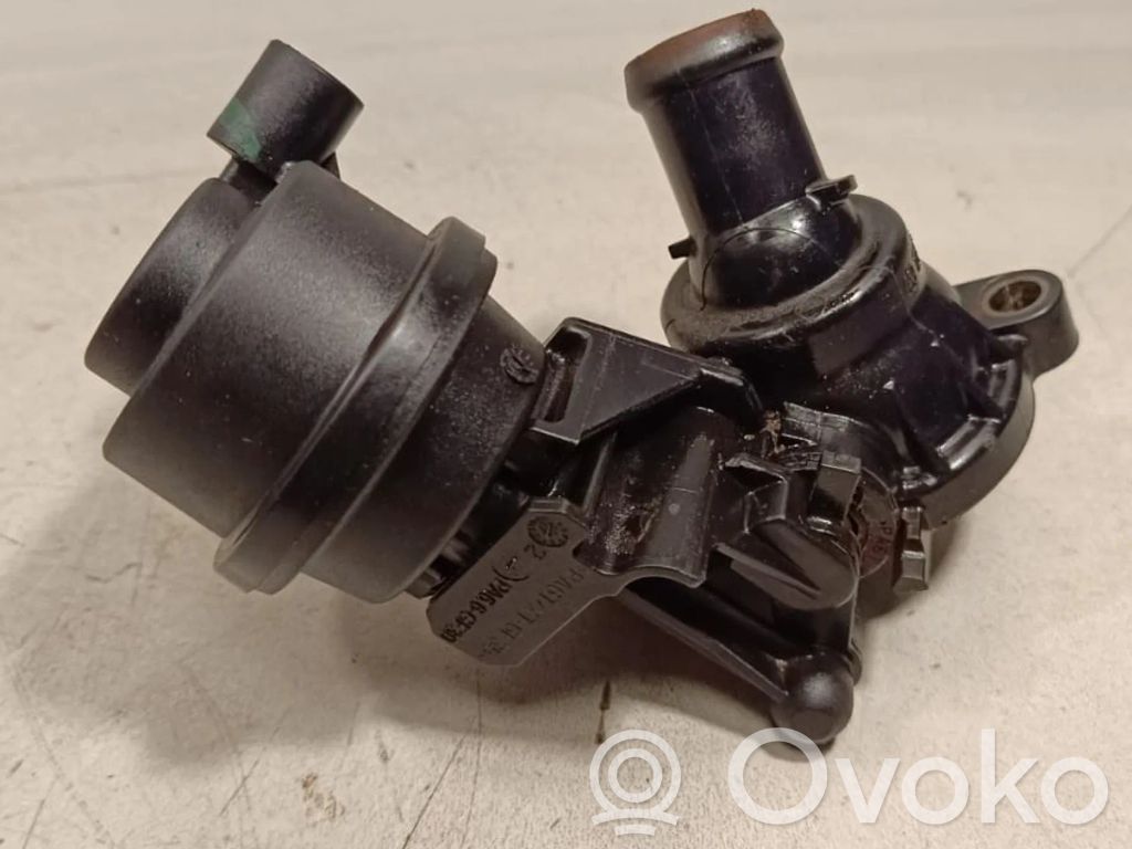 Audi Q7 4L Engine coolant pipe/hose 