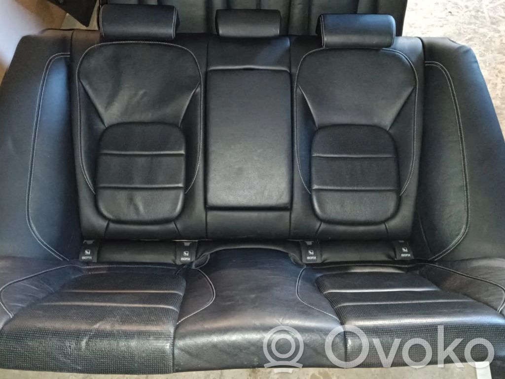 Jaguar XE Asiento trasero 
