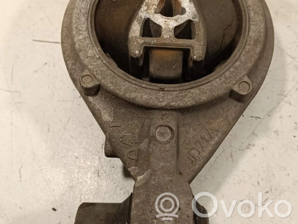 Nissan Qashqai Engine mount bracket 