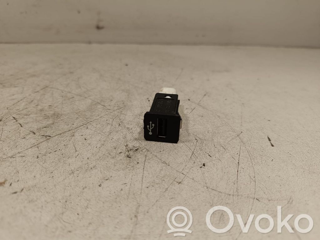 Enchufe conector USB   9237656