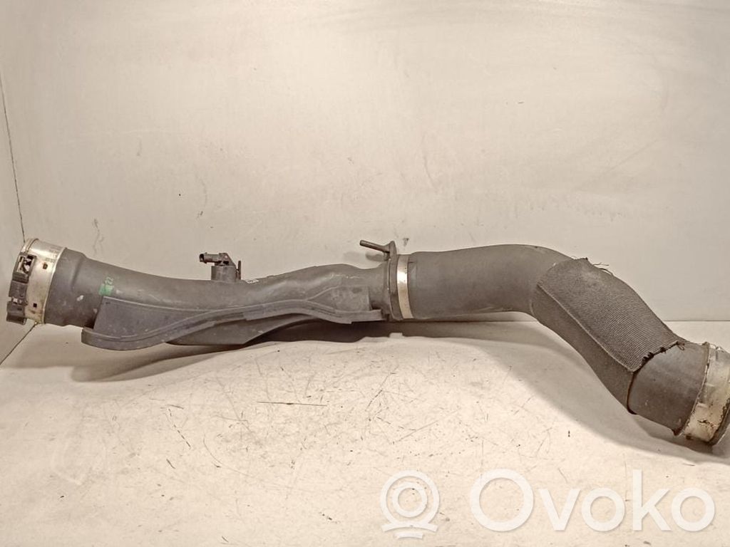 BMW X5 E70 Intercooler pipe mounting bracket 