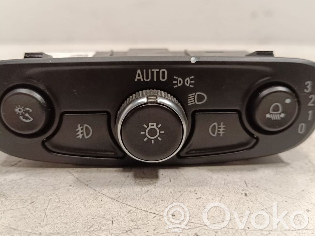 Opel Insignia B Light switch 