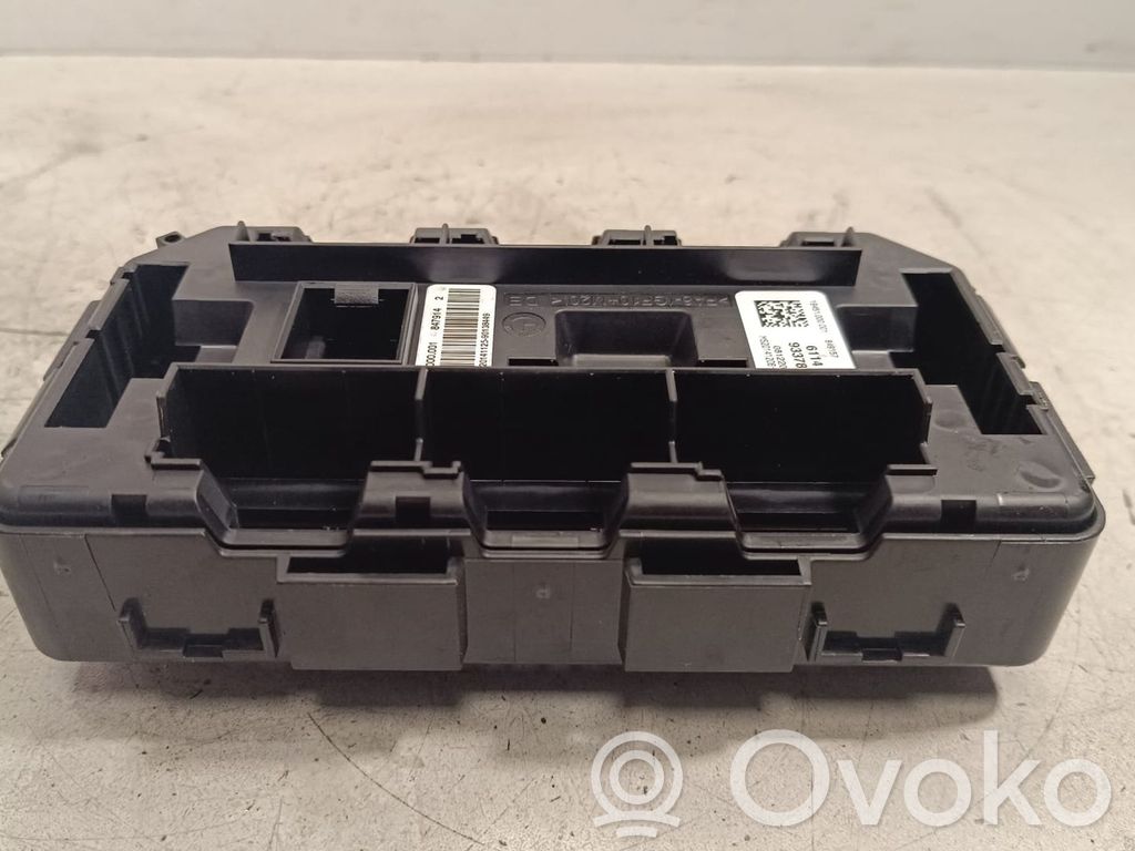 BMW 3 F30 F35 F31 Saugiklių blokas 