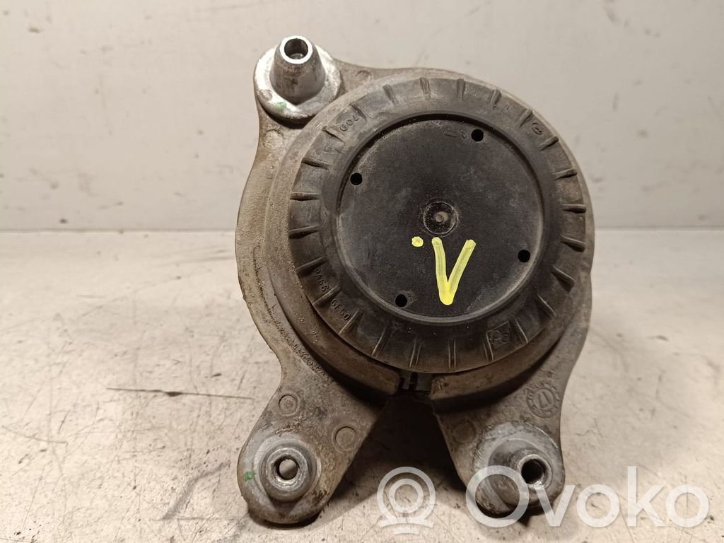 Mercedes-Benz E W213 Engine mount bracket 