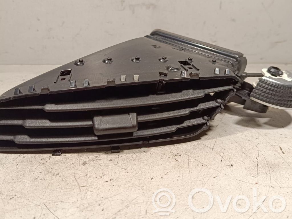 Ford Kuga II Dysze / Kratki środkowego nawiewu deski rozdzielczej 