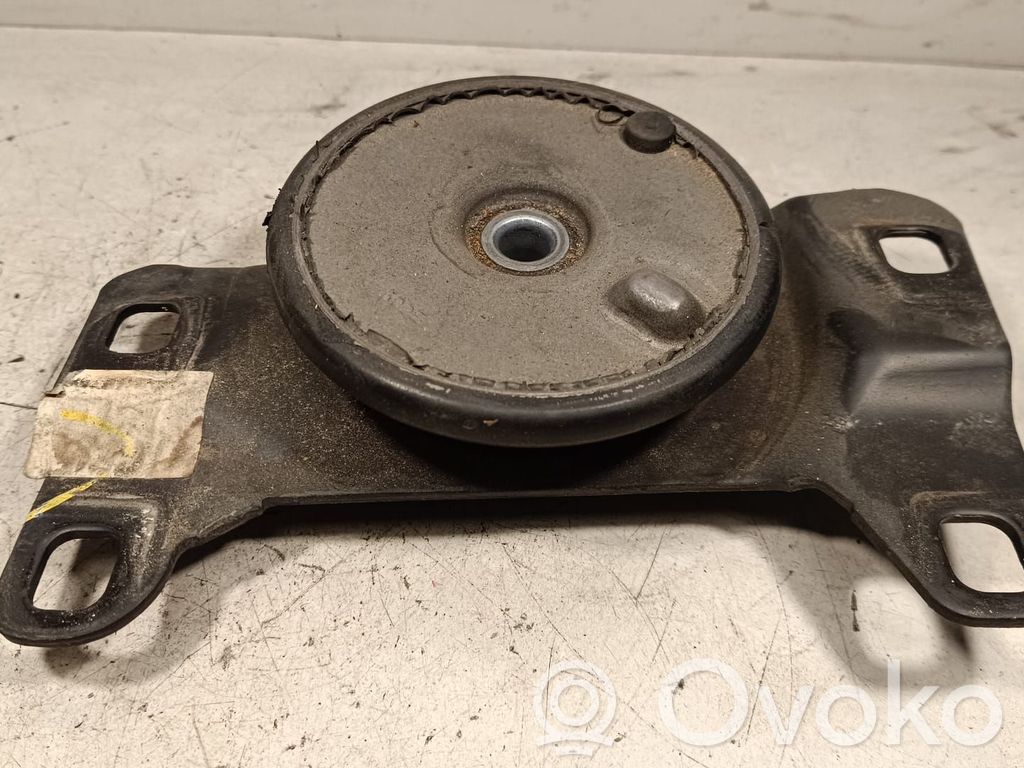 Engine mount bracket   5N517M121