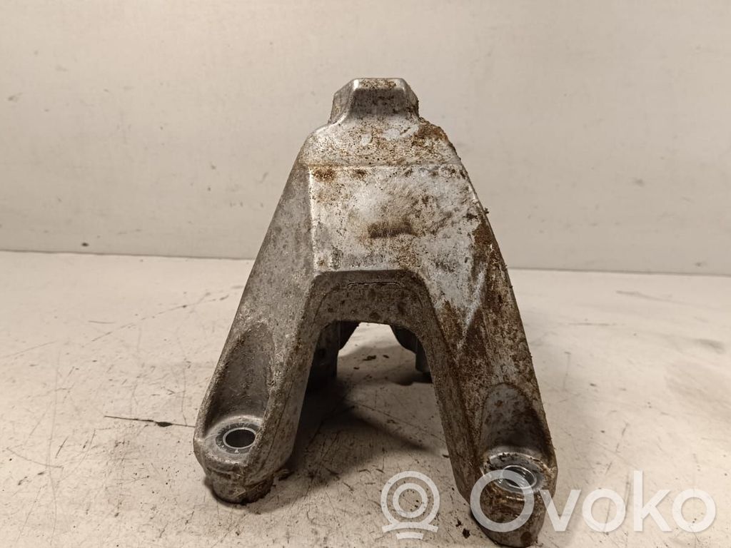 Volkswagen Touareg III Engine mounting bracket 