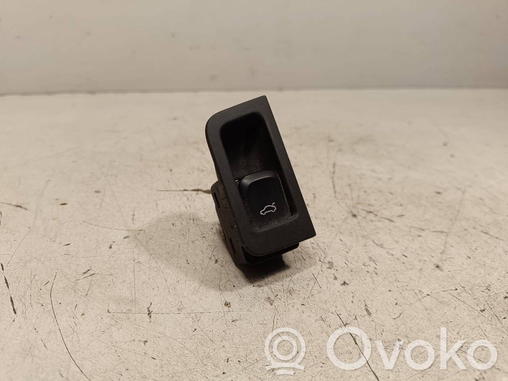 Tailgate opening switch   4G8959829