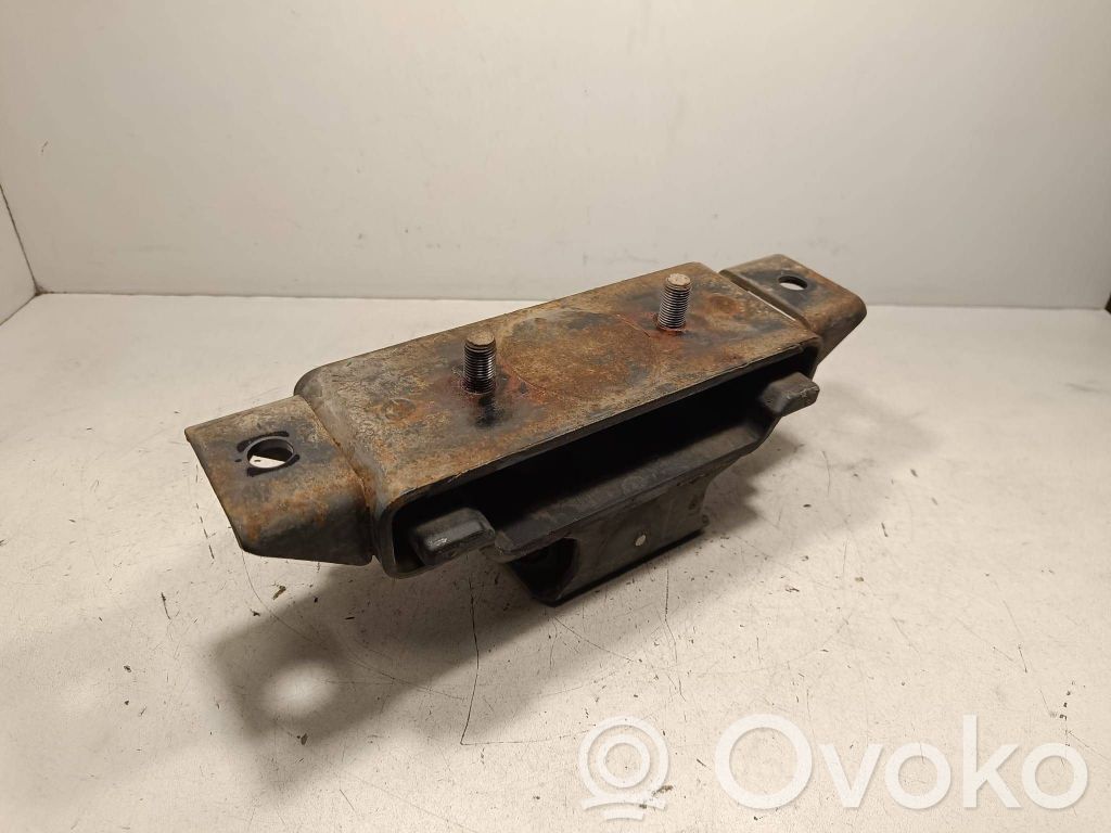 Mitsubishi L200 Engine mount bracket 