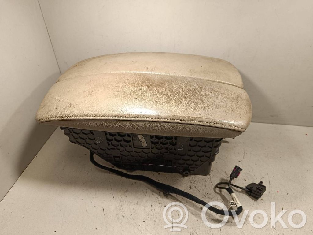 Armrest   51166969543