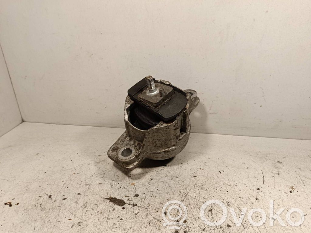 Jaguar XE Engine mount bracket 
