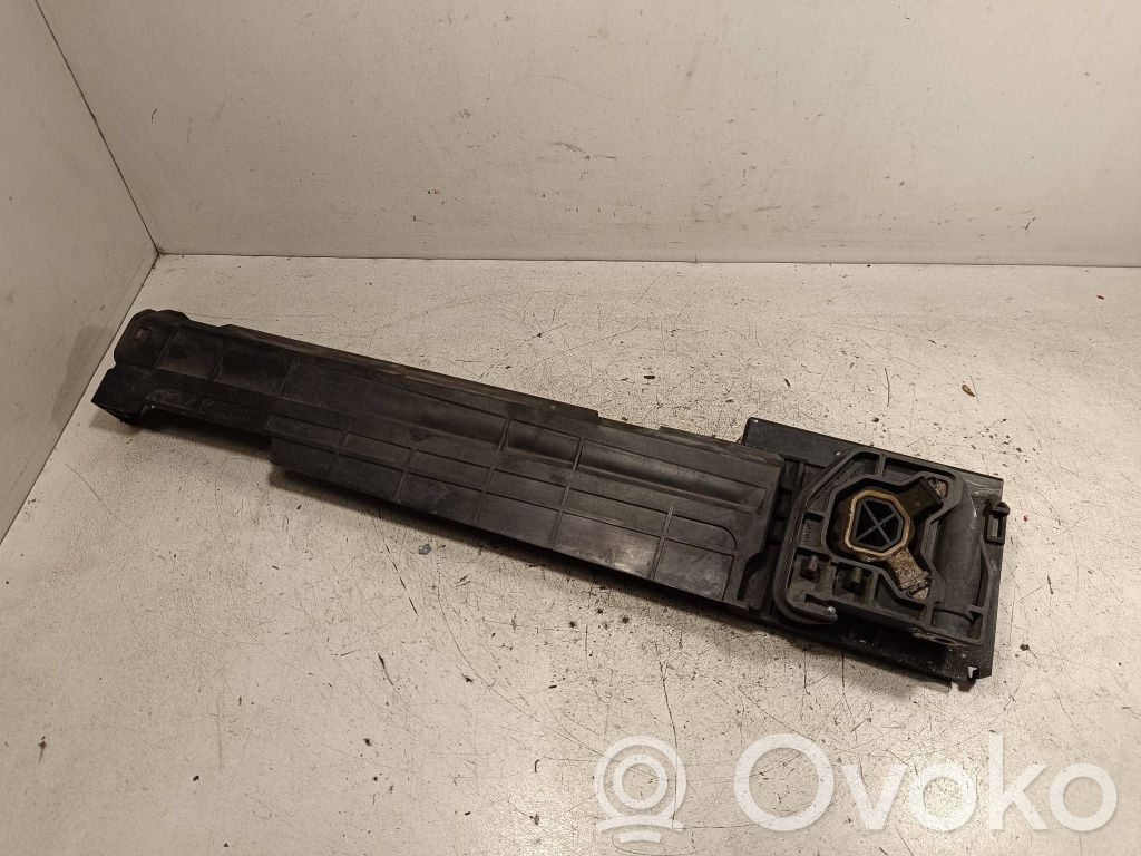 Boczny panel mocowania chłodnicy   7600537