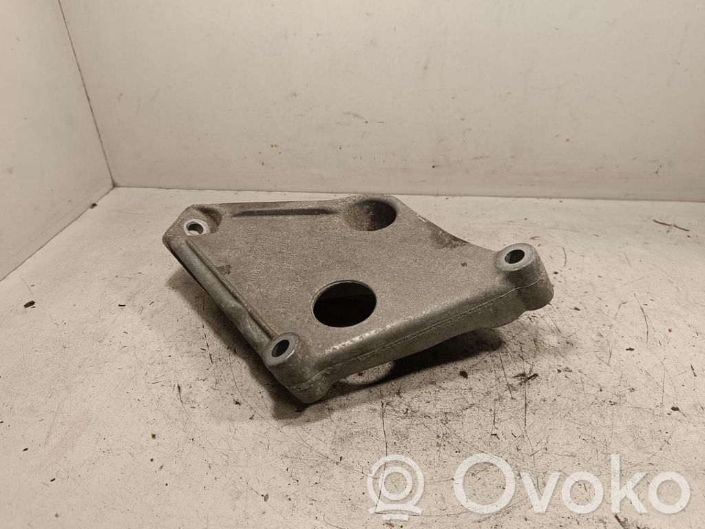BMW 4 F32 F33 Engine mounting bracket 