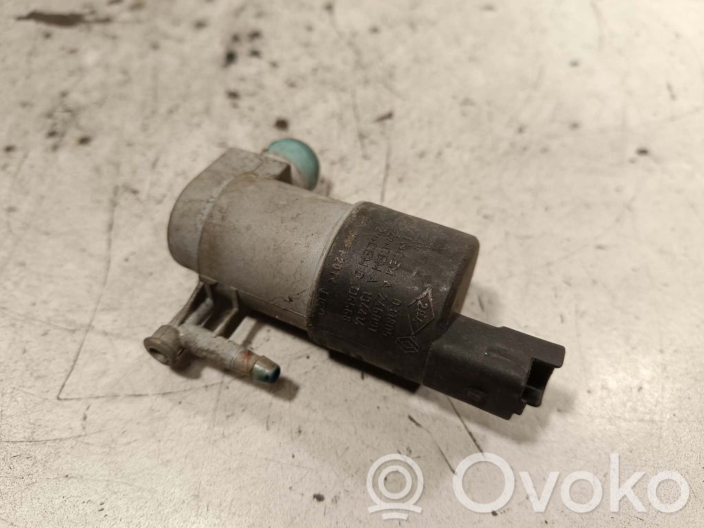 Nissan Navara D40 Windscreen/windshield washer pump 