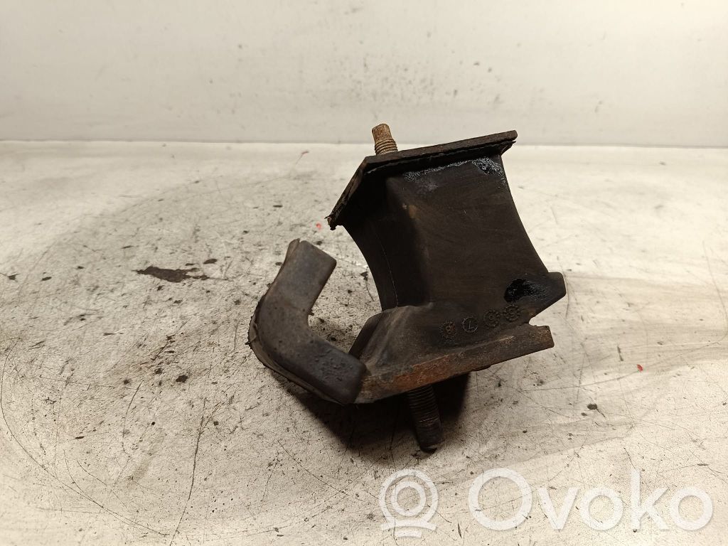 Nissan Navara D40 Engine mount bracket 