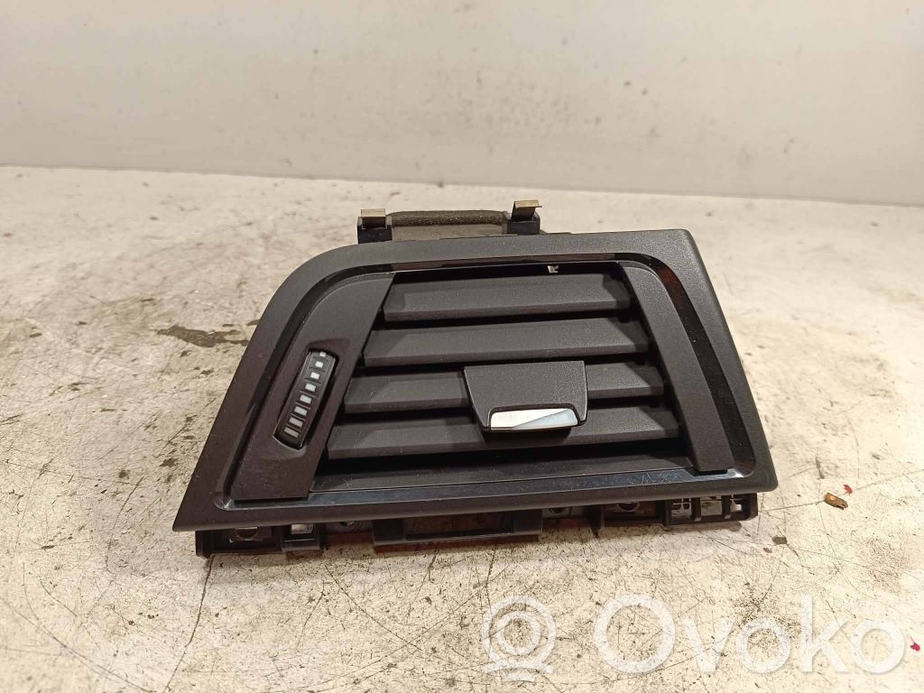 BMW 3 F30 F35 F31 Boczna kratka nawiewu deski rozdzielczej 