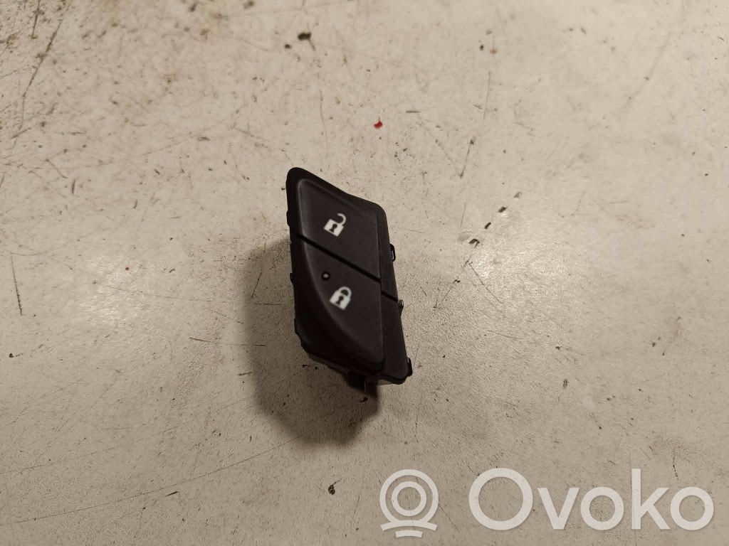 Opel Insignia B Central locking switch button 