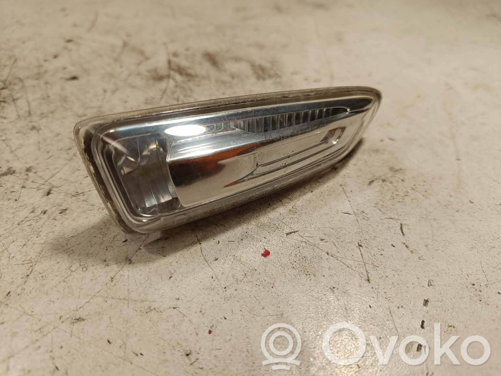 Opel Insignia B Semnalizator bară față 