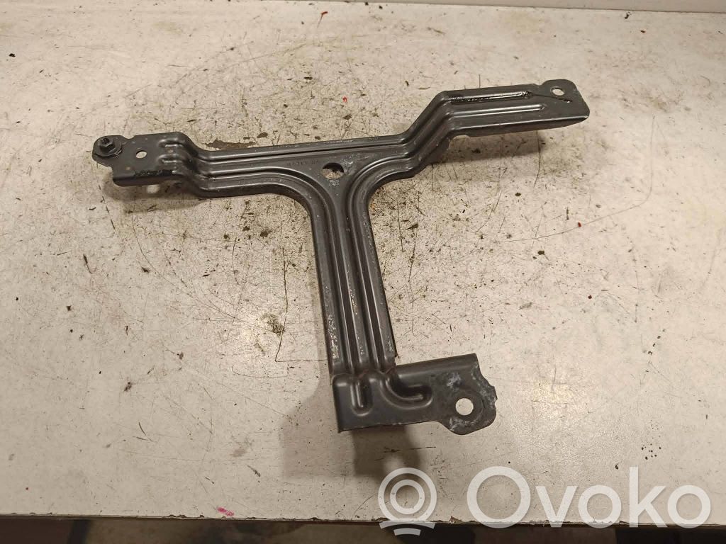 Opel Insignia B Akun kiinnike 