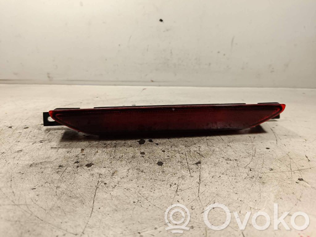 Jeep Grand Cherokee Third/center stoplight 