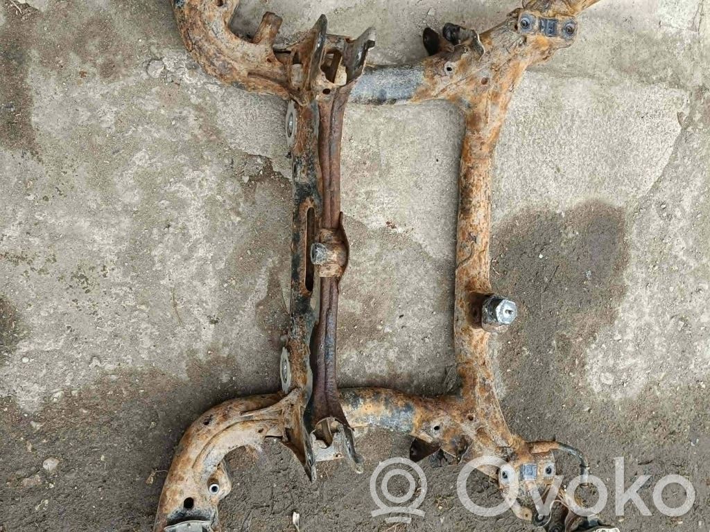 Audi Q7 4M Galinis traversas 