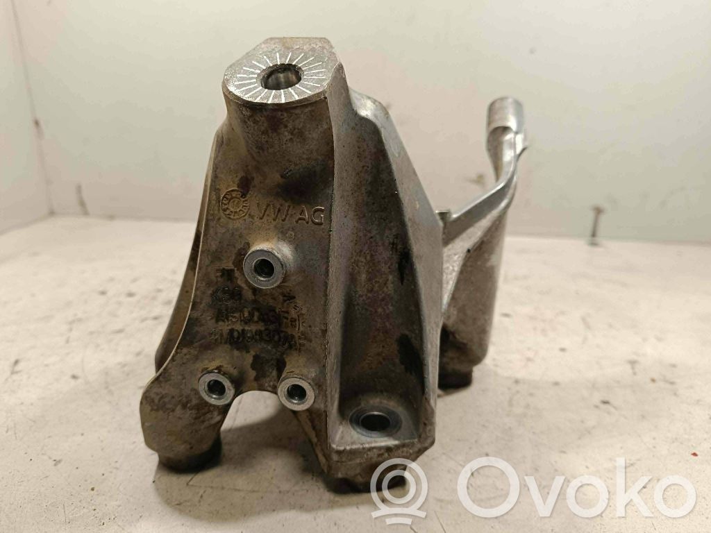 Audi Q7 4M Engine mounting bracket 