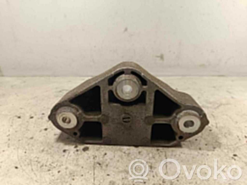 Nissan X-Trail T32 Engine mounting bracket 