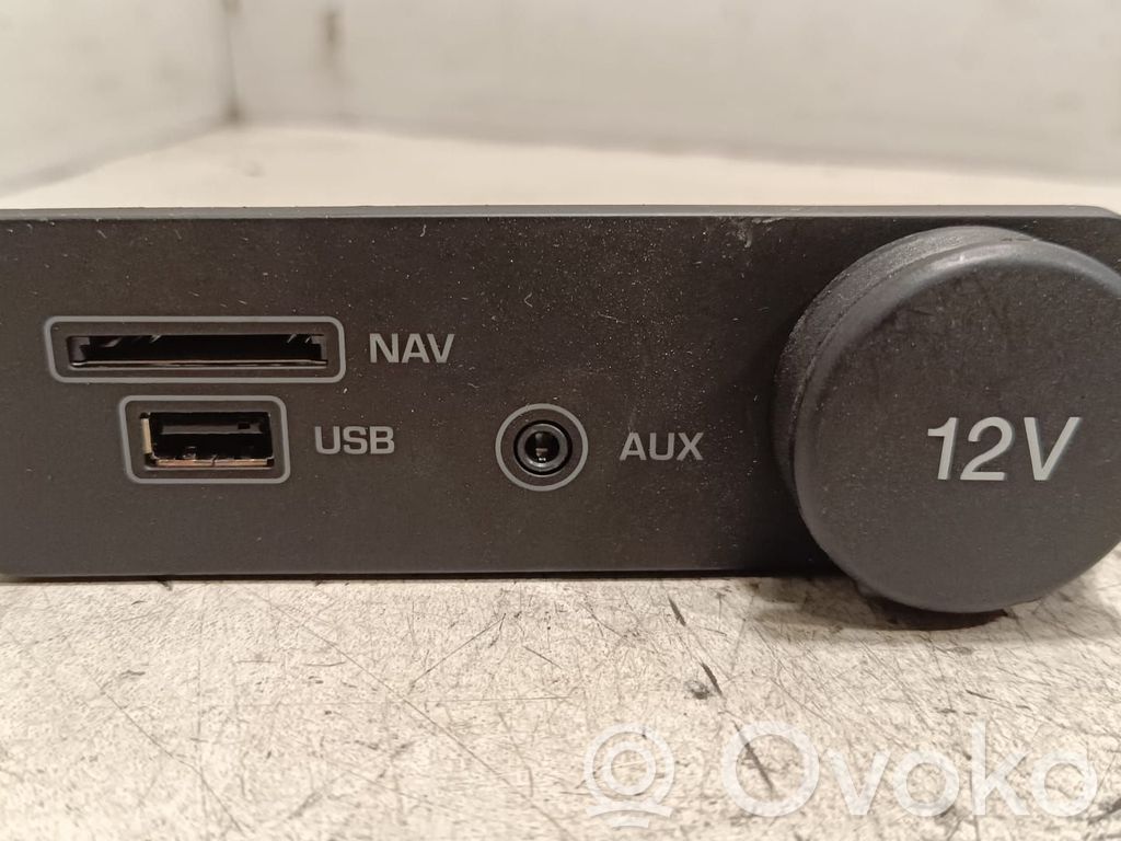 Jaguar XE Enchufe conector USB 
