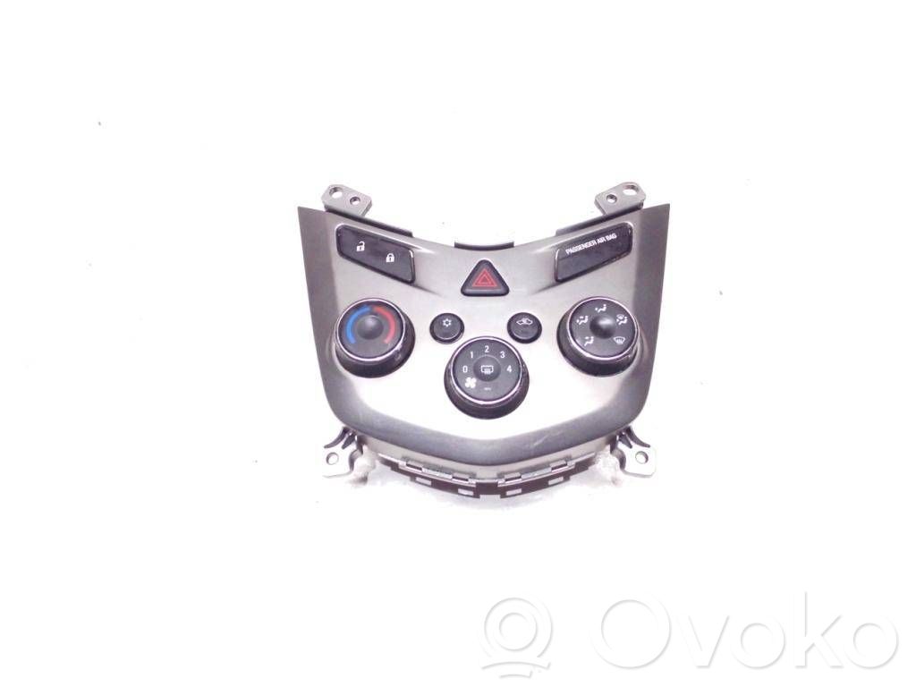 Chevrolet Aveo Climate control unit 