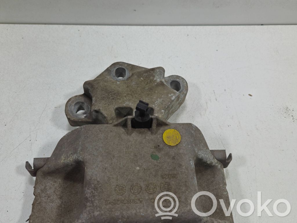 Engine mount bracket   EN10149,S355MC,3493784
