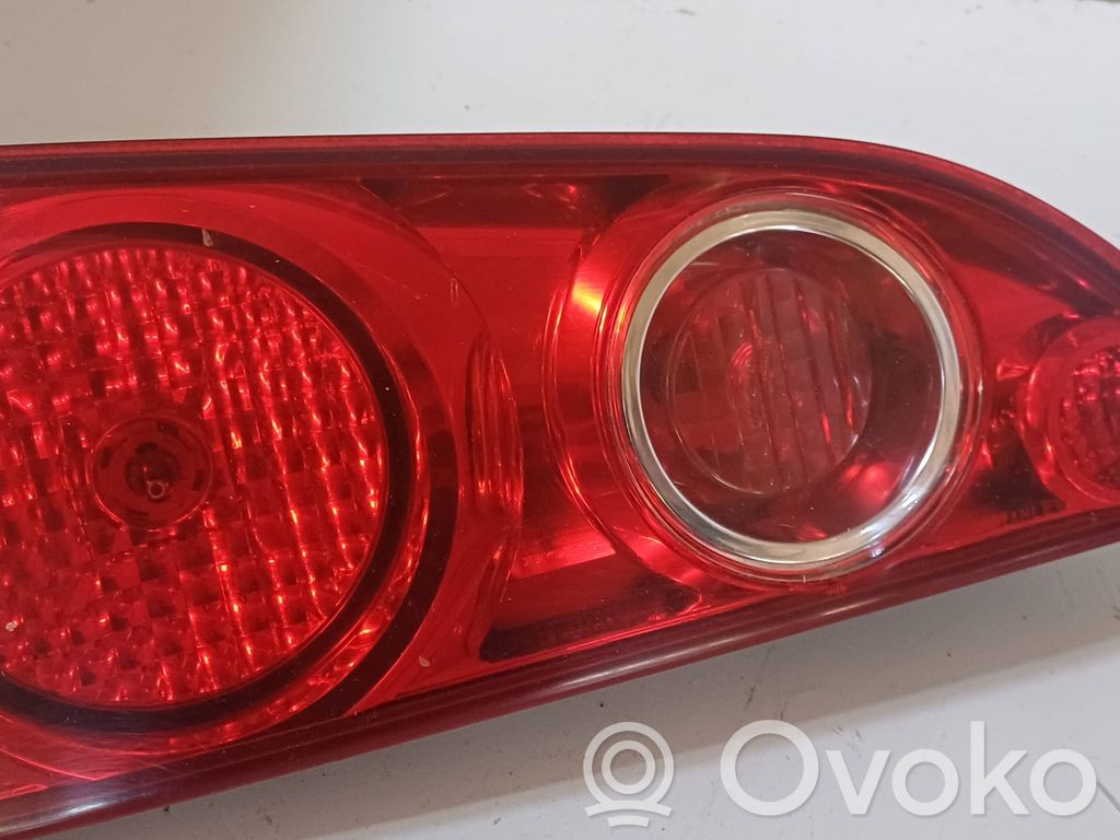 Tailgate rear/tail lights