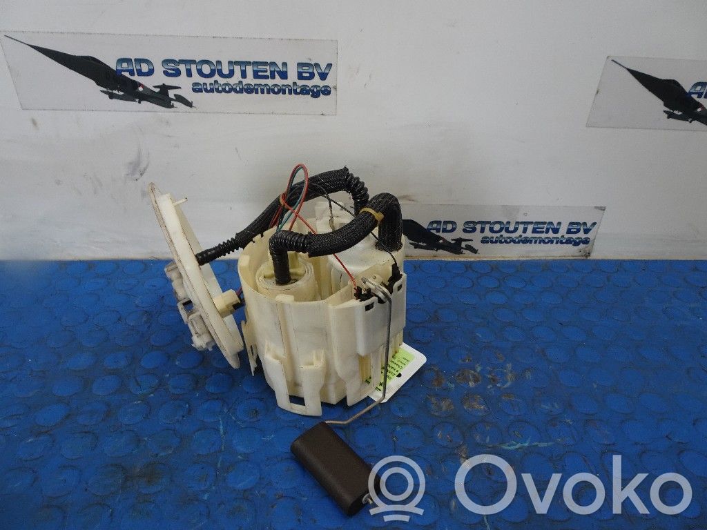 Opel Astra H Bomba interna de combustible 